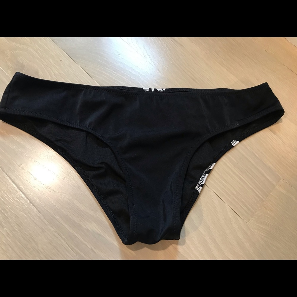 Victoria Secret Bathing Suit Bottoms Women’s SZ M Black Totally Beachin’ on Butt - Picture 2 of 7